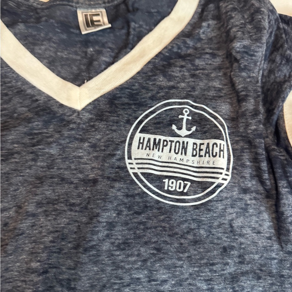 Hampton Beach Graphic Tee in Blue and White